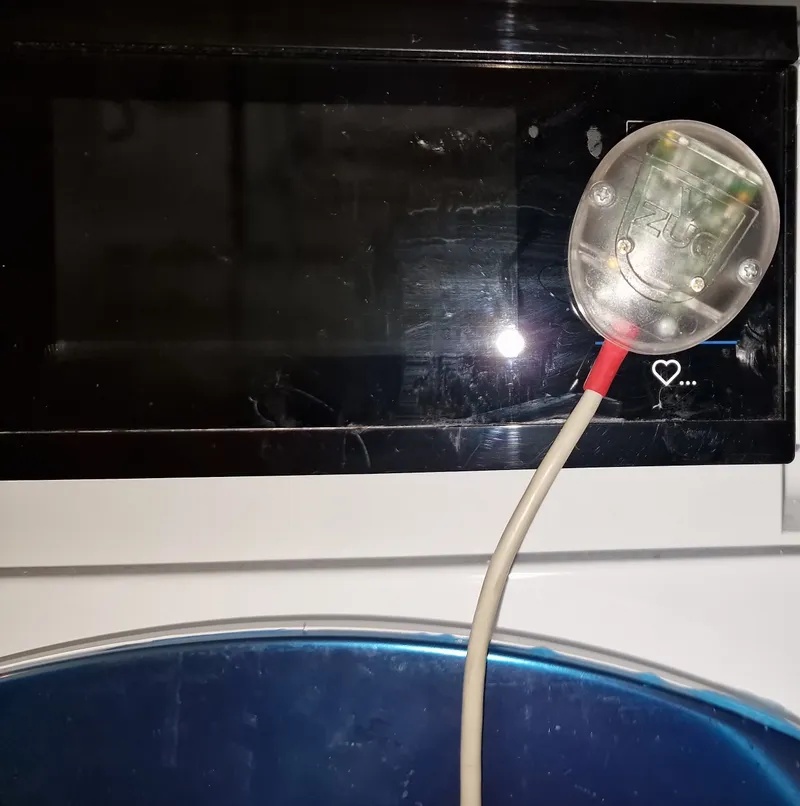 Capteur de diagnostic connecté à un lave-linge V-ZUG Adora
